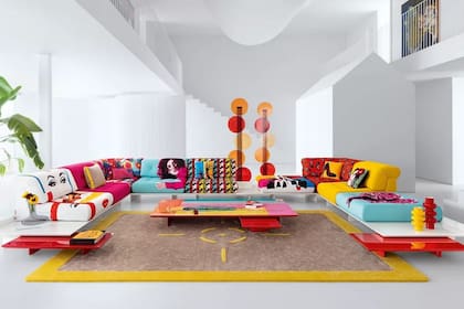 Este año, su apuesta más fuerte para la Feria de Milán fue, 'Lounge, una colaboración, nada más y nada menos, que con Pedro Almodóvar