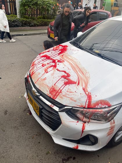 Este auto terminó bañado en sangre, sangre del candidato baleado