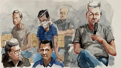 Este boceto judicial muestra los acusados de violar a Gisele Pelicot en el juzgado de Aviñón, en el sureste de Francia