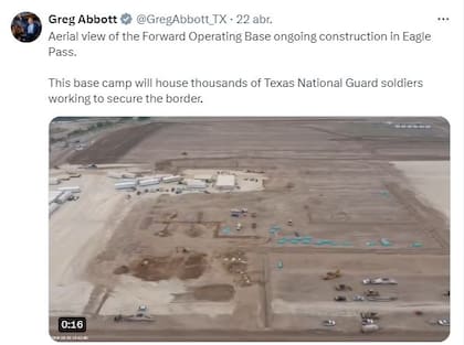"Este campamento base albergará a miles de soldados de la Guardia Nacional de Texas que trabajarán para asegurar la frontera", dijo Abbott