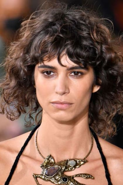 Este corte es ideal para cabello rizado y corto