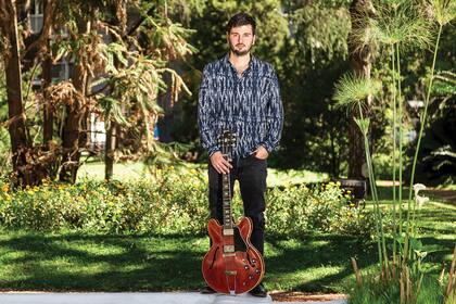 Este debut señala que un género tradicional y poderoso sigue construyendo raíces en este presente.