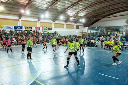 Este deporte ha mostrado mejoras en la movilidad, el equilibrio y la fuerza física sin alto impacto