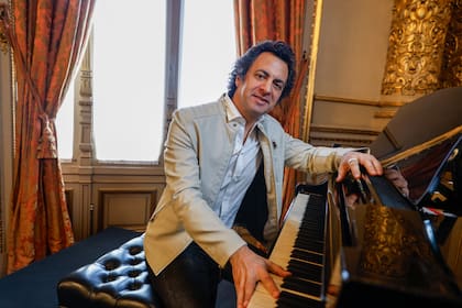 Este domingo, a las 17, en el Teatro Colón, Alejo Pérez debutará como director de la Orquesta Estable