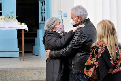 Este domingo al mediodía se despidió a Nelly Prince en el Panteón de Actores del cementerio de la Chacarita: su hija Cristina Banegas y su nieta Valentina Fernández de Rosa realizaron un acto homenaje