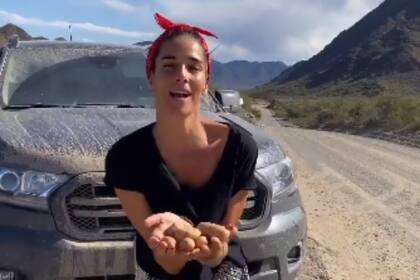 Esté donde esté, Viale siempre se muestra cerca de la huerta: "Juntando cositas ricas, todo orgánico", relató