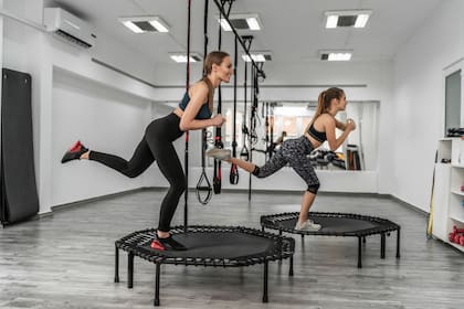 Este ejercicio dinámico promete fortalecer el cuerpo mientras mejora la resistencia y el equilibrio