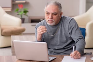 Este es un trámite que se puede hacer desde casa utilizando una computadora y sabiendo el número de DNI de la persona interesada