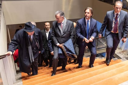 Este evento mostró un gesto de unidad institucional entre figuras de distintas corrientes políticas, en un contexto donde las diferencias no impiden reconocer la importancia del respeto y la convivencia pacífica