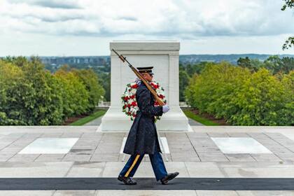 Este feriado federal consagra su mayor evento en la Tumba del Soldado Desconocido en Arlington, Virginia