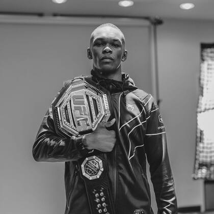 Este fin de semana, Israel Adesanya fue derrotado por Alex Pereira y perdió el cinturón de campeón de peso medio