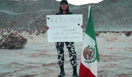 Este fue el cartel con el que la tiktoker dejó varios garrafones de agua