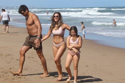 Este fue el primer veraneo que la exparticipante del "Bailando por un sueño" comparte con su novio, con el que empezó a salir a mediados del año pasado, y su hija, fruto de su relación con el empresario Rodrigo Fernández Prieto