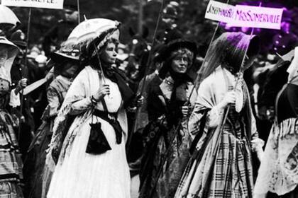 Años después, en 1911, en el desfile de "Mujeres famosas" estas sufragistas, vestidas como mujeres notables del pasado, se unieron a la marcha y la concentración en el Royal Albert Hall para reclamar el voto. Entre esas mujeres notables incluyeron a Mary Somerville