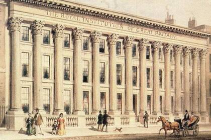 Los Somerville frecuentaban la Royal Institution, que había sido fundada en 1799 para "difundir el conocimiento y facilitar el acceso general a invenciones y desarrollos mecánicos y útiles; para enseñar, a través de cursos compuestos de conferencias filosóficas y experimentos