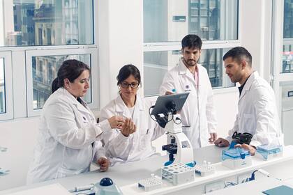 Este hallazgo ofrece una nueva perspectiva sobre cómo el hielo y el agua interactúan en el fondo del glaciar