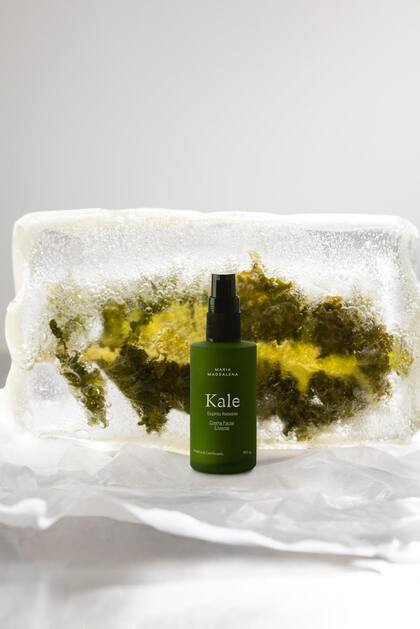 Este hidratante de María Magdalena está elaborado con kale, almendras, jojoba y manzanilla. Humecta, equilibra, desinflama y tonifica.