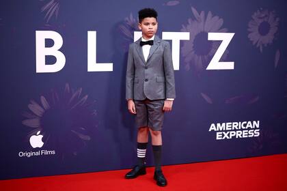 Este jueves, en el Festival de Cine de Londres, se estrenó la película Blitz, un drama bélico historico escrito y dirigido por Steve McQueen, con Saoirse Ronan, Harris Dickinson y el debut cinematográfico de Elliot Hefferman, que se reveló como una gran promesa