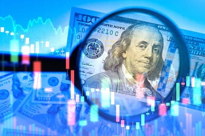 Este jueves se necesitan $123.000 para comprar 100 dólares blue