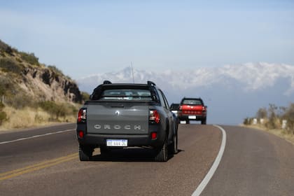 Este lanzamiento incorpora la nueva parrilla frontal con identidad Renault para toda su gama de utilitarios
