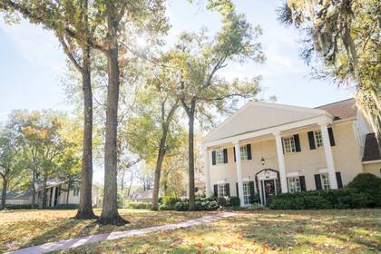 Este lujoso barrio de Houston alberga casas de estilo georgiano, mediterráneo y contemporáneo, en lotes espaciosos y rodeadas de vegetación