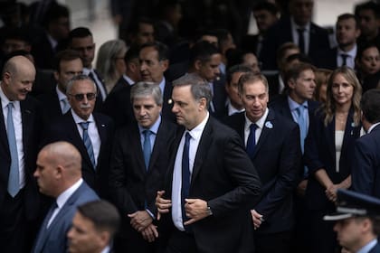 Este lunes también se llevará a cabo una reunión de gabinete en la que también participarán Javier y Karina Milei