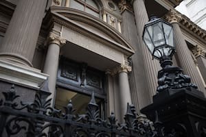 El BCRA está a punto de alcanzar su meta anual de reservas y el riesgo país volvió a caer