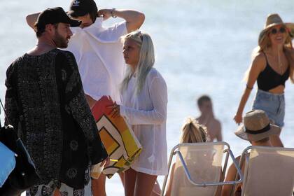 Este martes, la actriz argentina disfrutó del sol y la playa con su novio y amigos