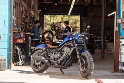 Este modelo cuenta con un asiento bajo y nuevas formas del manillar para su conducción