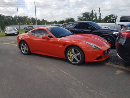 Este modelo de la escudería fundada por Enzo Ferrari alcanza una velocidad máxima de 316 km/h Crédito: Twitter