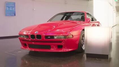 Este modelo exclusivo de BMW llama la atención por el contraste entre su estilo clásico y elegante, y su color moderno y arriesgado