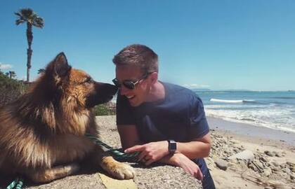 Este perrito, que enterneció a todos en YouTube, logró volver a tener una familia