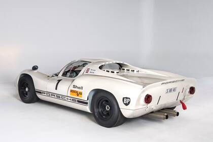 Este Porsche 910 de 1966 es uno de los 12 modelos que existen que fueron fabricados con un estilo de carrocería de “cola corta”