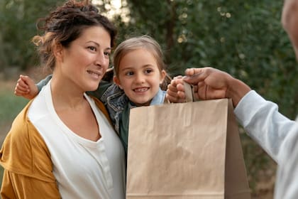 Este programa de alimentos proporciona a las familias US$120 al mes para comida durante estos meses