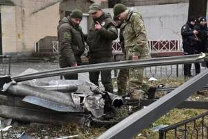 Este proyectil cayó en una calle de Kiev en medio del ataque ruso