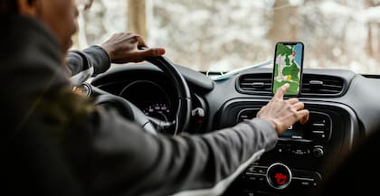 Este proyecto de ley se centra en aumentar las penas criminales para quienes, sin consentimiento, instalen o utilicen dispositivos o aplicaciones de rastreo para determinar la ubicación de una persona