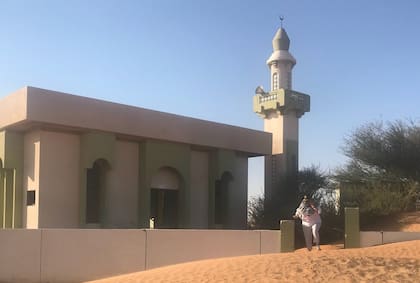Este pueblo fue habitado por una tribu, Al Kutbi, quienes en un momento decidieron abandonarlo por lo que fueron dejando vacías sus casas, tiendas y mezquita.
