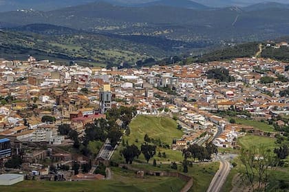 Este pueblo se encuenrtra aproximadamente a 300 km al sur de Madrid.