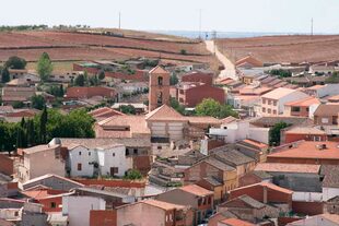 Este pueblo se enuentra en la provincia de Toledo y comunidad autónoma de Castilla-La Mancha.