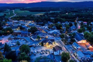 El pueblo de estilo victoriano, a dos horas de Nueva York, para iniciar 2026 con un viaje relajante