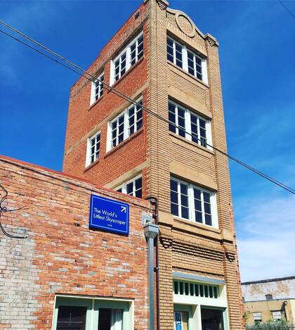 Este rascacielos mide solo 12 metros altura (Instagram/@thechiefeternaloptimist)