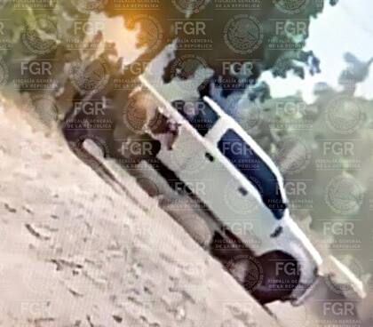 Este sería el vehículo que fue utilizado para la comisión del posible secuestro de "El Mayo", señala la FGR