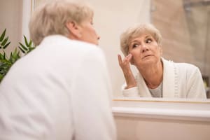 Causas, primeros signos y cómo disimular estas líneas junto a la boca de forma eficaz