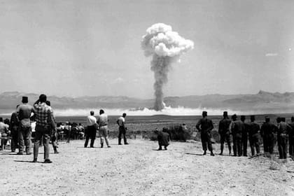 Este tipo de ensayos buscaba tranquilizar a la población probando que las explosiones atómicas controladas eran “seguras”