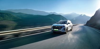 Este vehículo se fabrica robotizado y con muy poca intervención humana