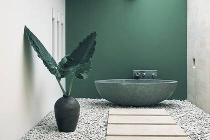 Este verde es oscuro pero gracias a su palidez se percibe como calmo