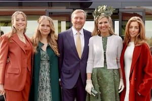 Este viernes, la princesa Ariane, la princesa Amalia, el rey Guillermo Alejandro, la reina Máxima y la princesa Alexia se reunieron en Ámsterdam para la sesión de fotos familiar (Foto: Instagram @koninklijkhuis)