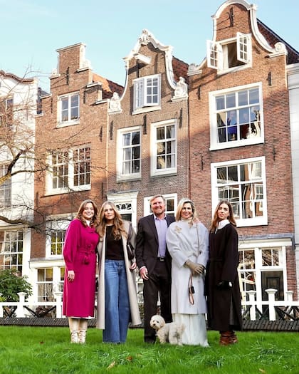 Este viernes, los reyes y las princesas de los Países Bajos hicieron su sesión de fotos de otoño en Ámsterdam(Foto: Instagram @koninklijkhuis)