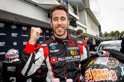 Con dos triunfos en Hungría, Esteban Guerrieri recortó a 22 puntos la diferencia con el puntero del campeonato, el francés Yann Ehrlacher