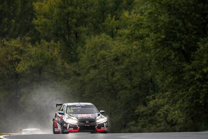 Dos poles y dos triunfos, la contundente demostración de Esteban Guerrieri en Hungría